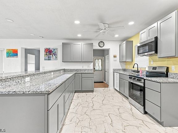 3rd image of 22018 Catherine Ave