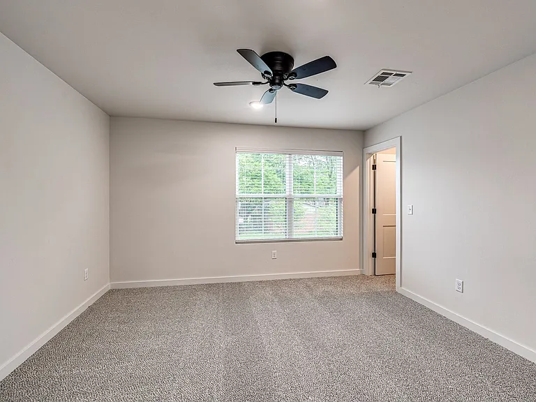 614 W 2nd St #110 — Photo 33