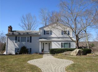 33 Wayne Dr, East Lyme, CT 06333