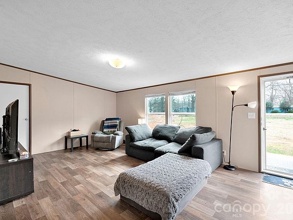 3rd image of 812 Dallas Spencer Mountain Rd