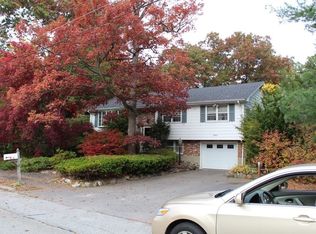 18 Parliament Ln, Woburn, MA 01801