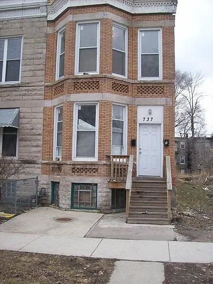 737 W 54th St photo 1