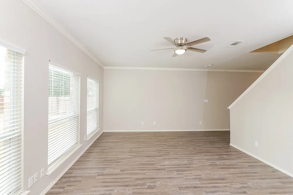3 bed, 2.5 bath, 2191 sqft, $2,000 — Photo 4