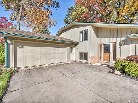 2nd image of 27634 Whitehill Cir