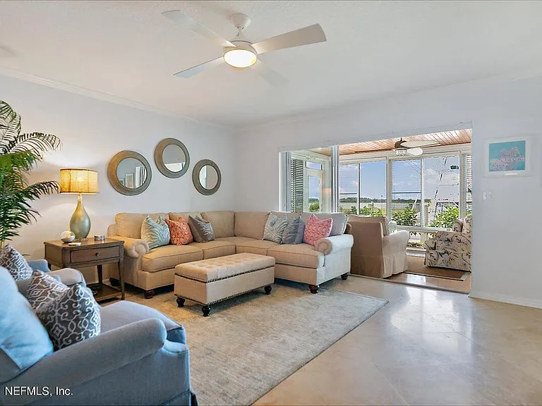 328 Village Dr #B — Photo 2