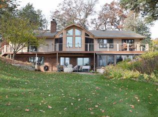 108 N Park Dr, Oconomowoc, WI