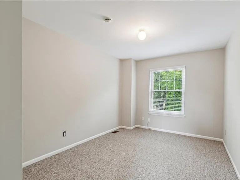 1688 Christopher Dr — Photo 17