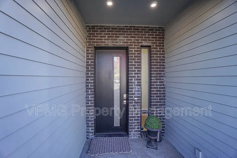 3 bed, 2.5 bath, 2432 sqft, $4,795 — Photo 4