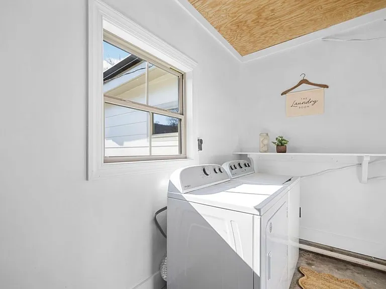 104 Ellis Dr — Photo 16
