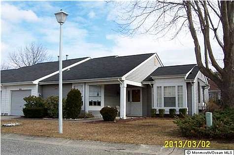 1st image of 899B Stratford Ct