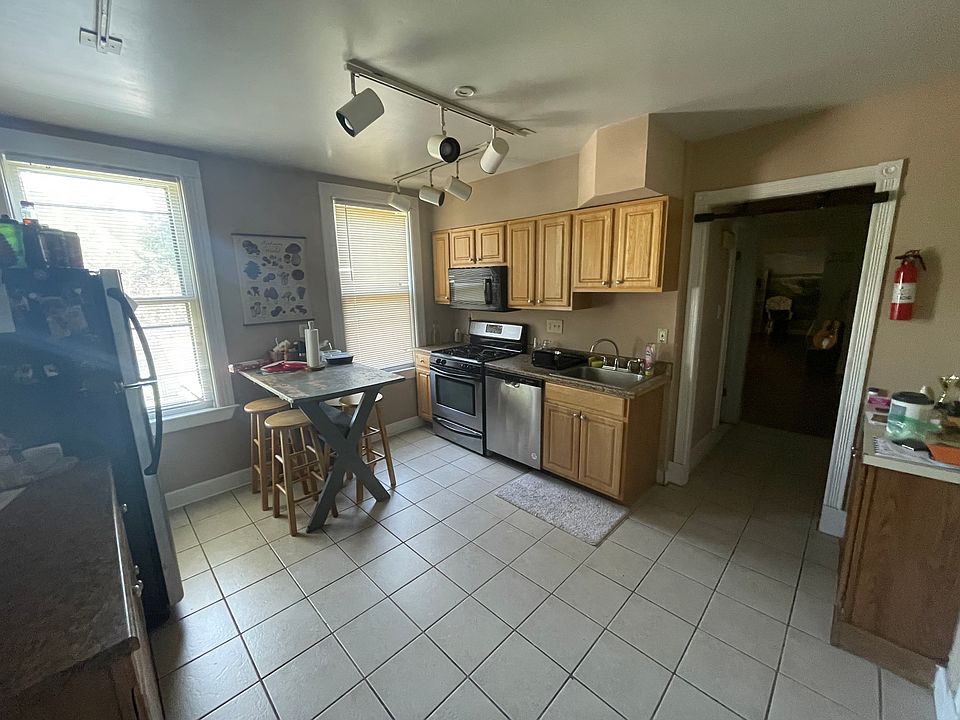 2nd image of 1063 University Pl Floor 2