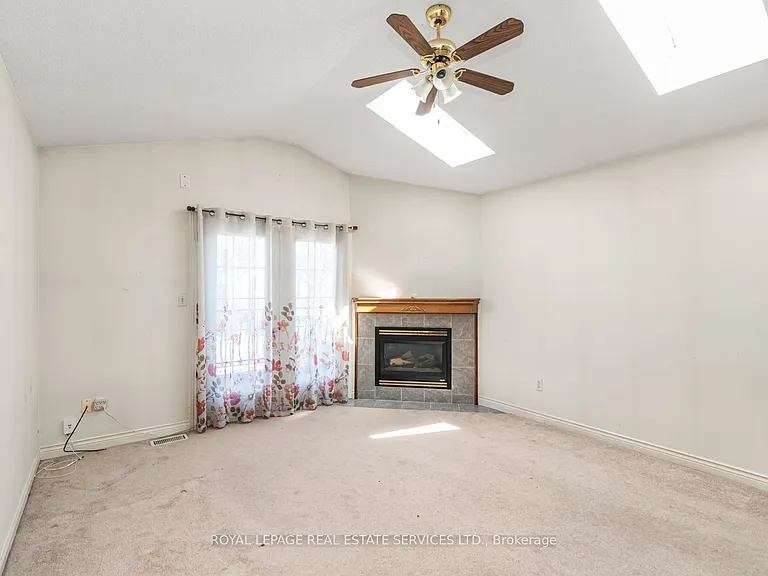 206 Bay St N — Photo 12