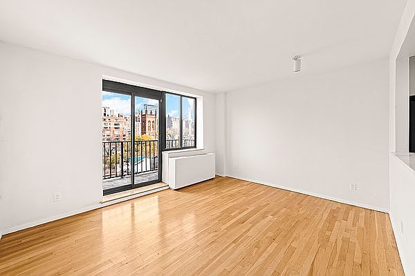 1st image of 445 W 19th St Penthouse E