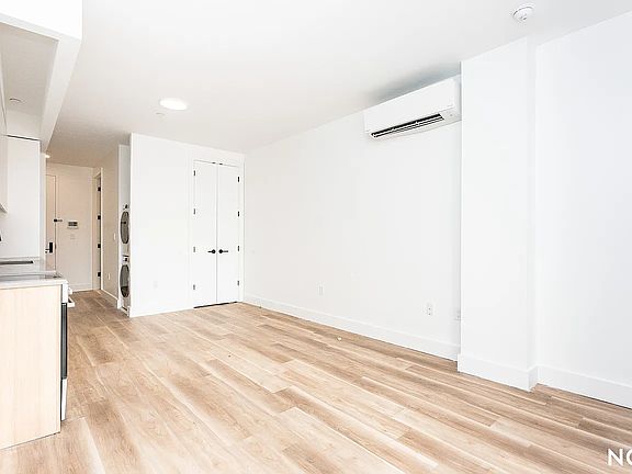 4th image of 303 Wythe Ave #207
