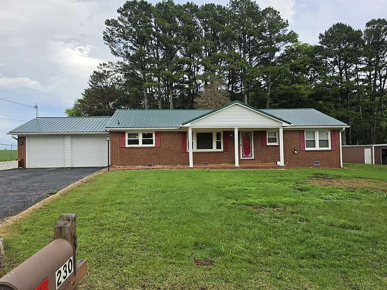230 Lone Star Rd — Photo 2