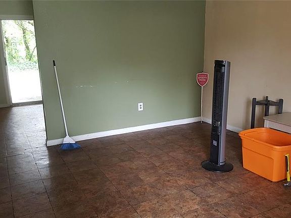 5th image of 2210 Melady Ave