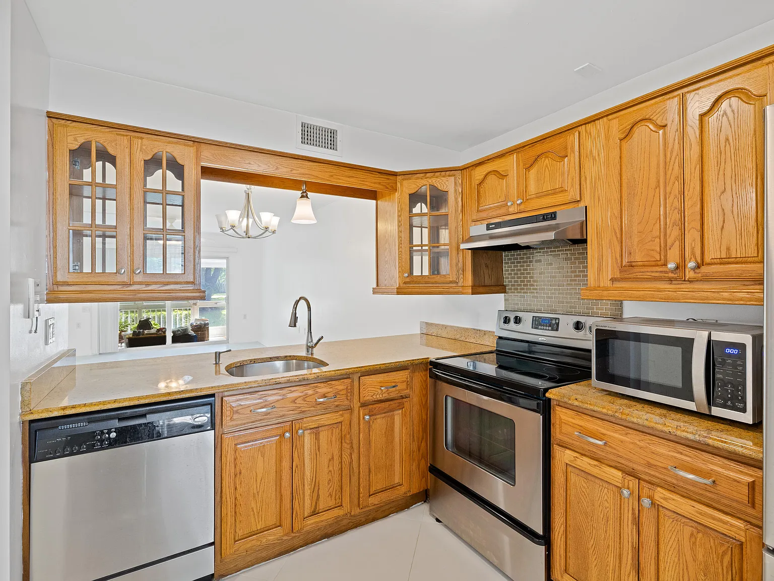 2 bed, 2.0 bath, 962 sqft, $1,800 — Photo 1