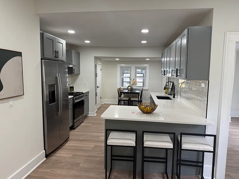 2050 E Grand Ave — Photo 9