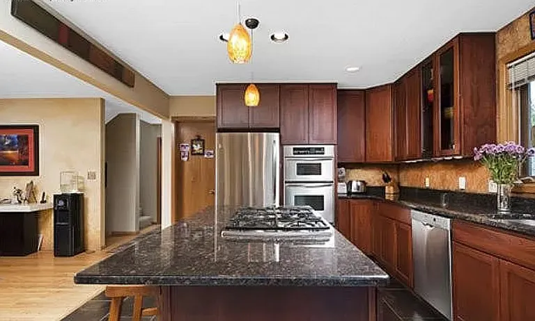 1020 Oakdale Pl — Photo 3