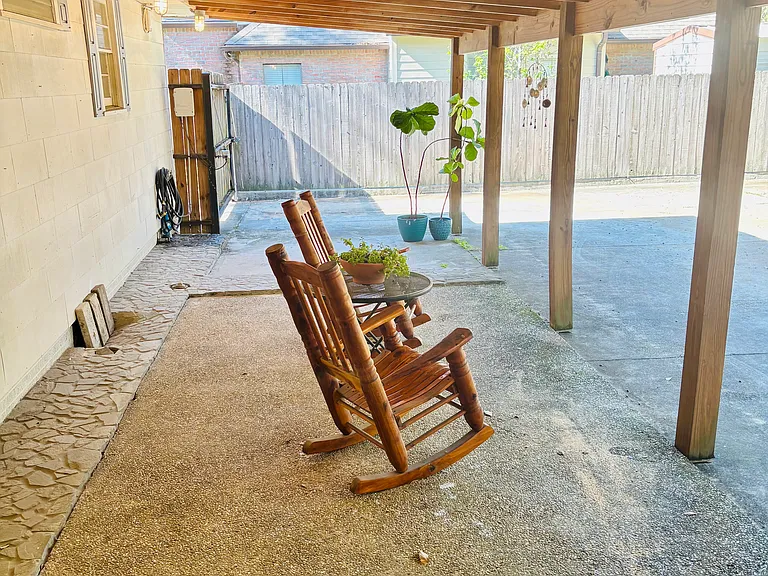 6035 Government St — Photo 18