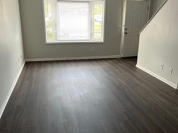 3rd image of 104 Chesterfield Ct APT 15