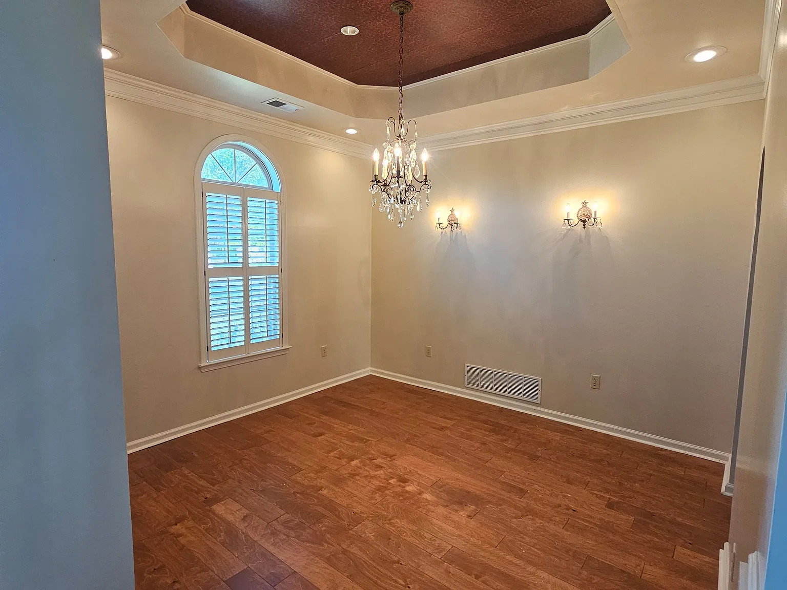 4 bed, 2.5 bath, 3200 sqft, $2,600 — Photo 3