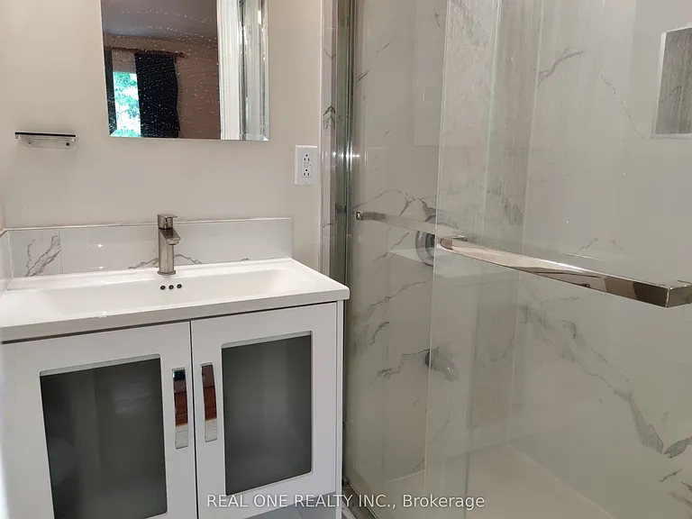 9 Lisburn Cres #UPPER — Photo 20