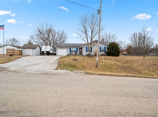 17926 N 1500th St, Marshall, IL 62441