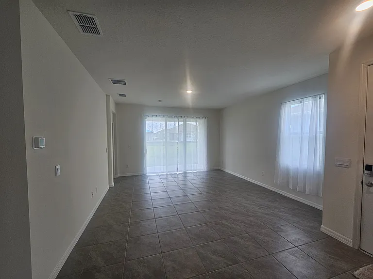 32282 Lexington St — Photo 4