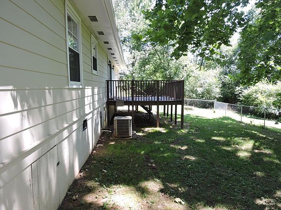 5th image of 315 Leatherwood Dr