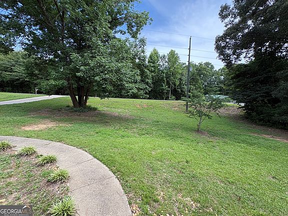 3rd image of 2301 Piney Grove Rd
