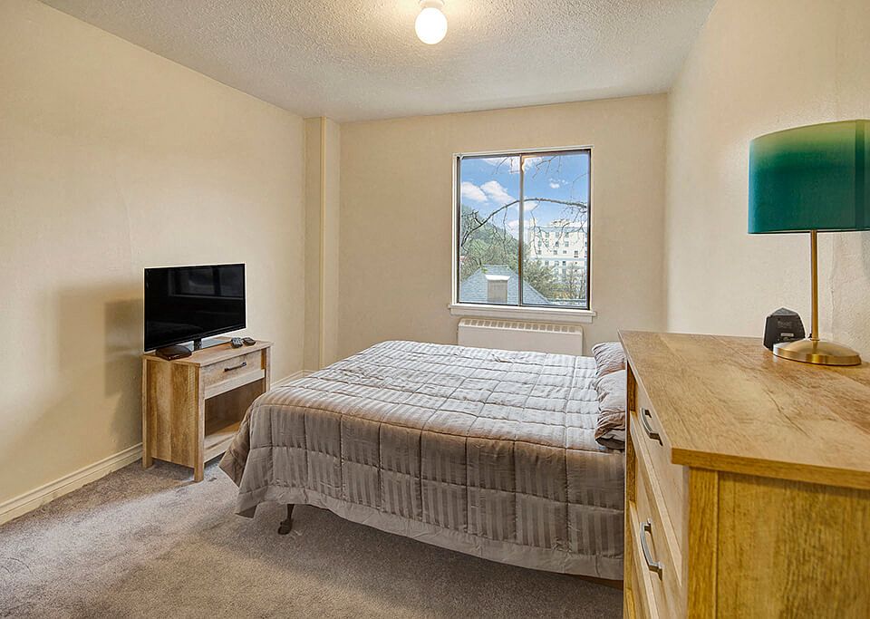 Mendenhall Tower Apartments - Bedroom