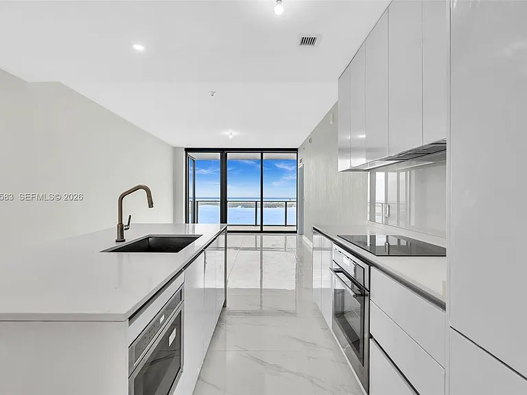 700 NE 24th St #5404 — Photo 9