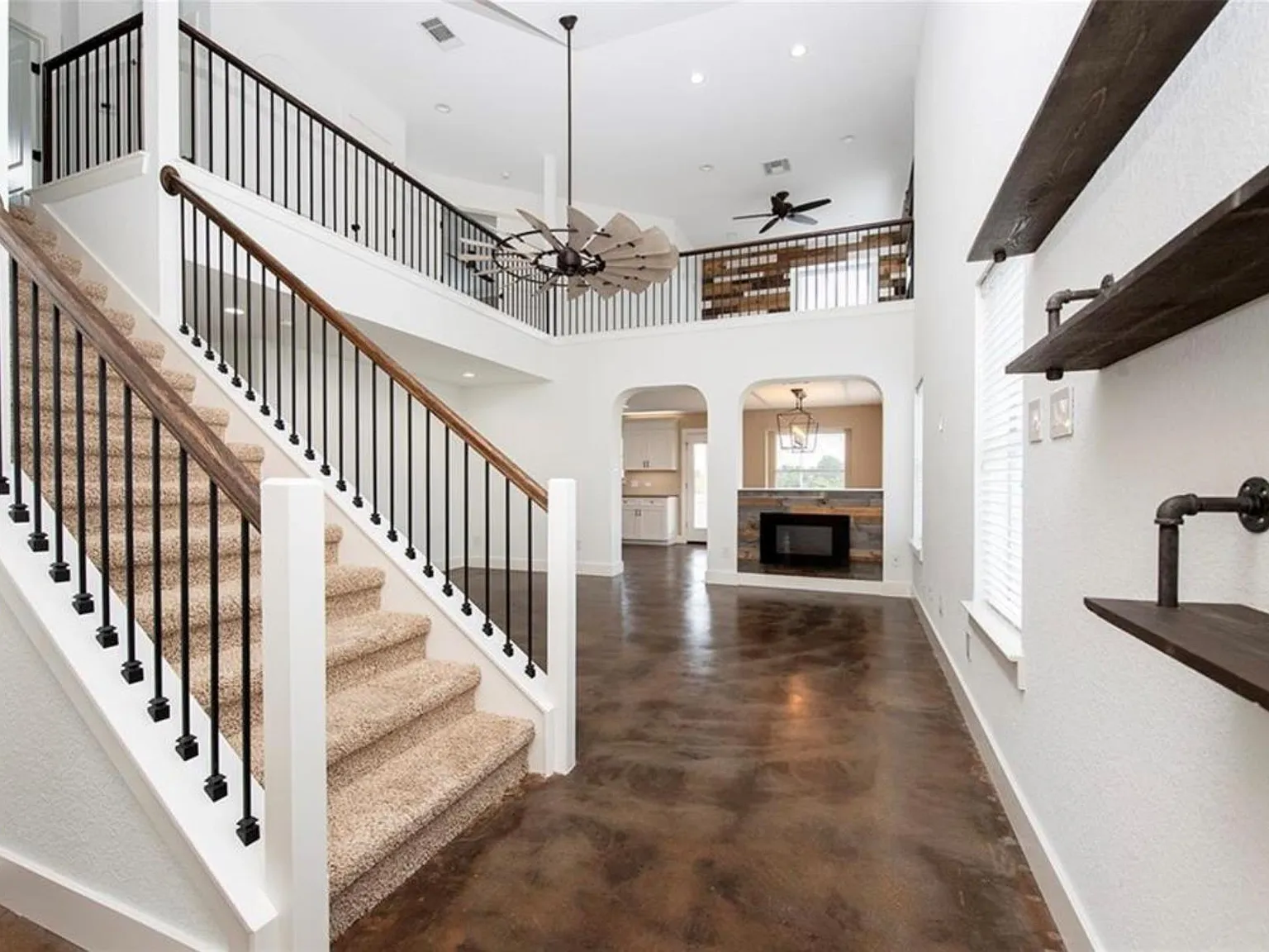4 bed, 3.0 bath, 2161 sqft, $2,550 — Photo 4