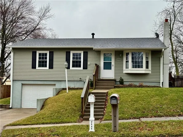 2505 Beechwood Blvd, Saint Joseph, MO 64503