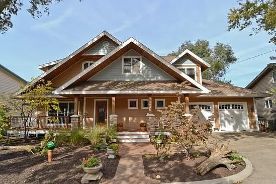 2036 Lake Shore Dr photo 1