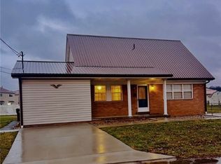 1105 4th St, Belpre, OH 45714