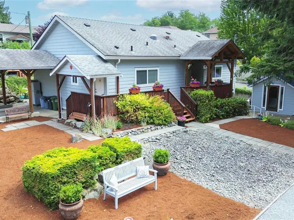 3023 Oak St, North Cowichan, BC V0R 1K1