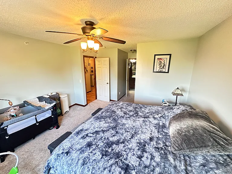 19360 Claremont Dr — Photo 32