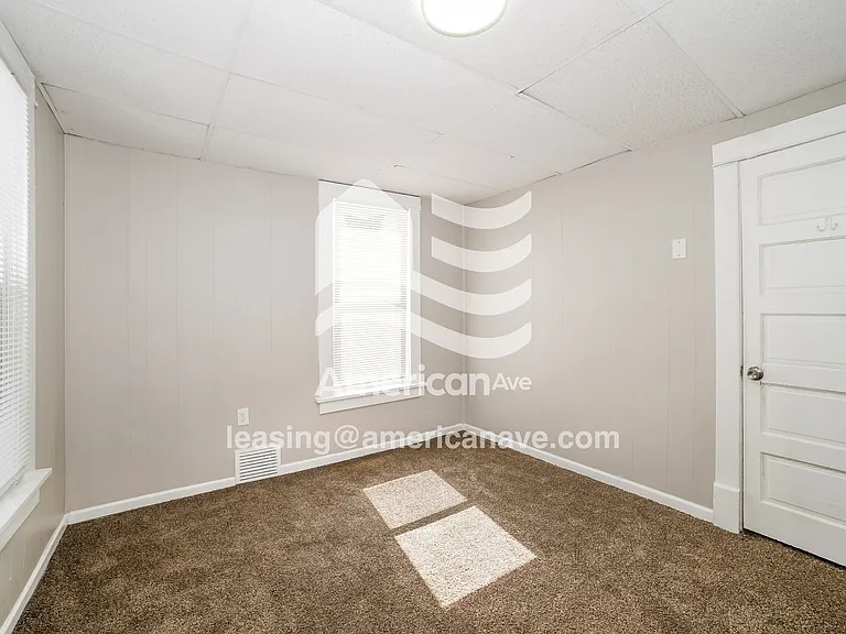 1761250_008_wm_-_main_bedroom_12929015.jpg