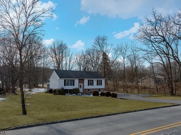 72 Broad St, Branchville Boro, NJ 07826