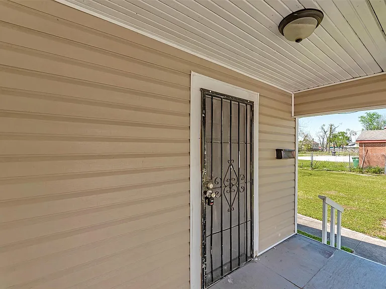 2217 Stevens St — Photo 3