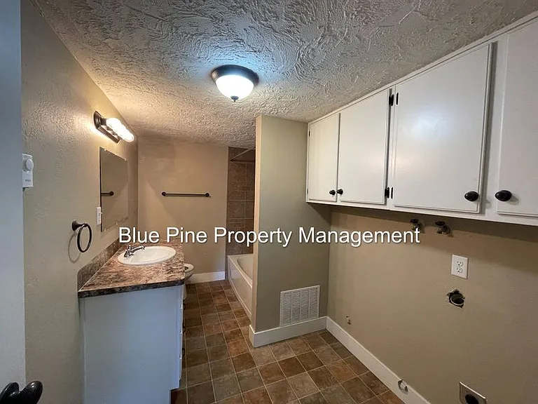 1201 N Skyline Dr #4 — Photo 9