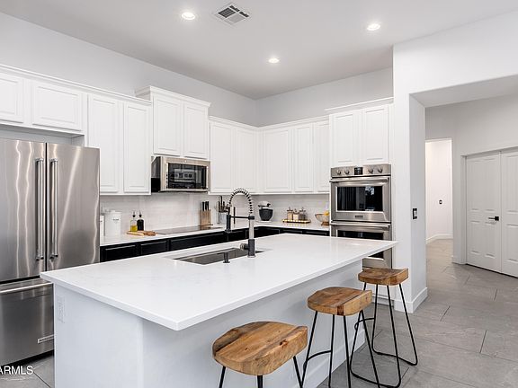 4th image of 2945 E HACKAMORE Street