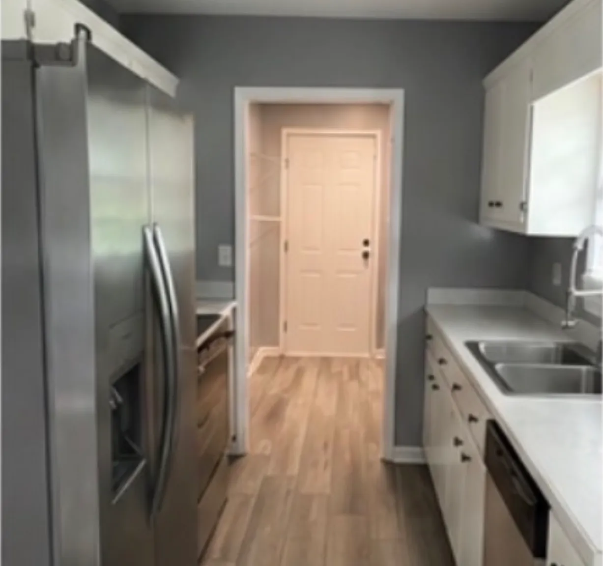3 bed, 1050 sqft, $1,850 — Photo 3