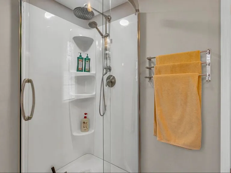 1621 Greenwood Ct — Photo 5