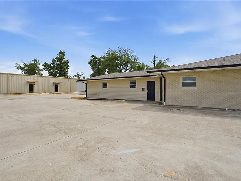 2412 Maplewood Dr #3 — Photo 4