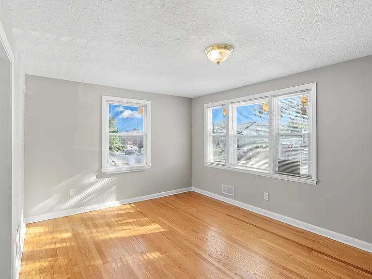 4924 Frankford Ave — Photo 5