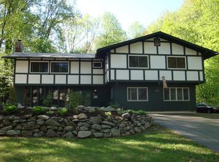 27 Dawn Ln, Airmont, NY