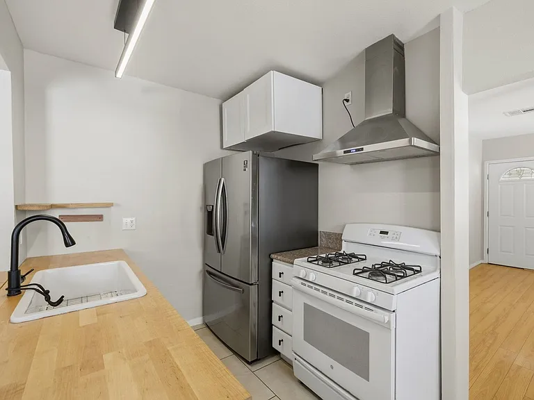 10412 Eldora Ave — Photo 4